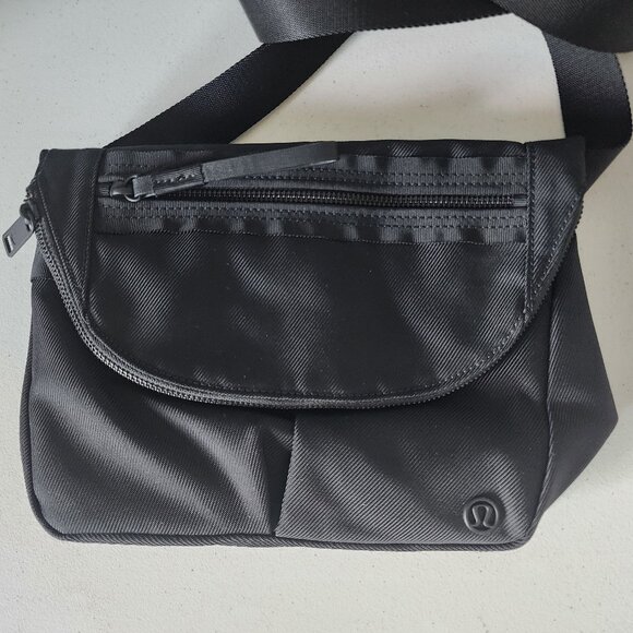Lululemon Festival Bag II "LIKE NEW" - Picture 12 of 16